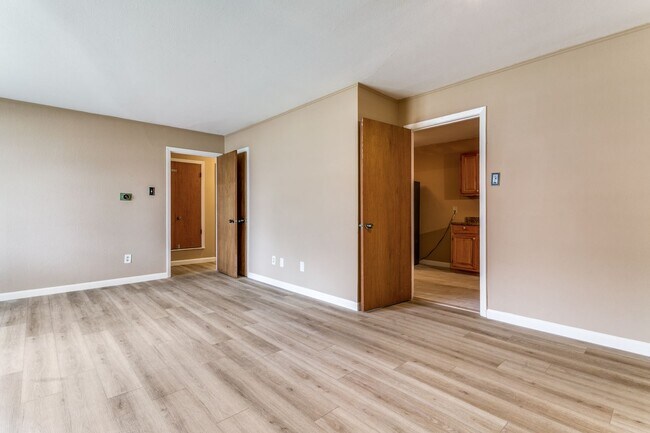 Building Photo - Renovated House in Irving • Great Location