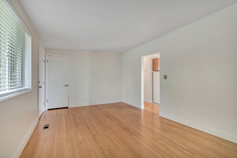 Building Photo - 475 N St E