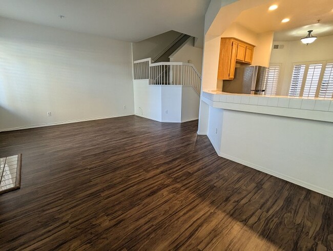 Building Photo - 2Bed 2.5 Bathroom Two Story Townhome at th...