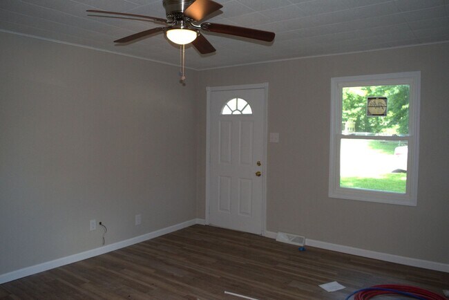 Building Photo - Great 2 Bed 1 Bath House!