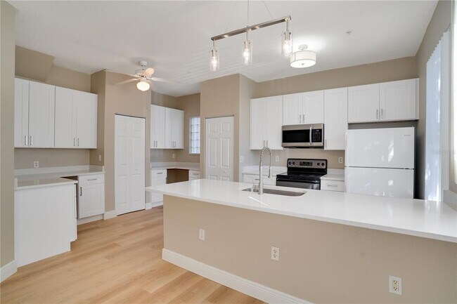 Building Photo - 5028 Sunridge Palms Dr
