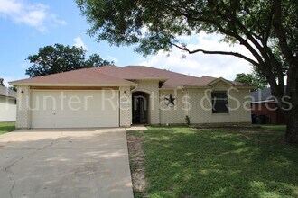 Building Photo - Charming 3-Bedroom Home with New Carpet and Spacious Backyard