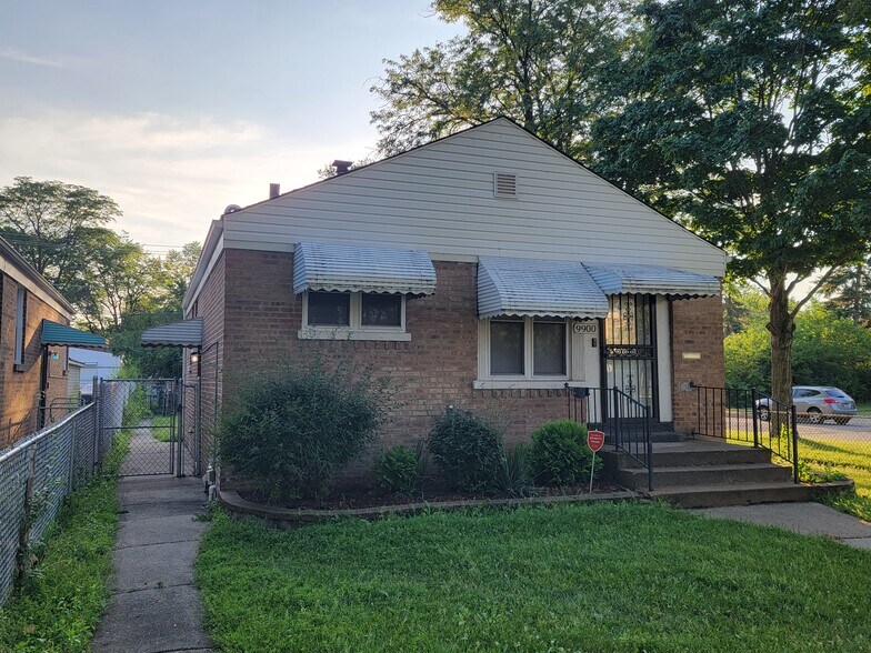 Building Photo - 9900 S Paxton Ave