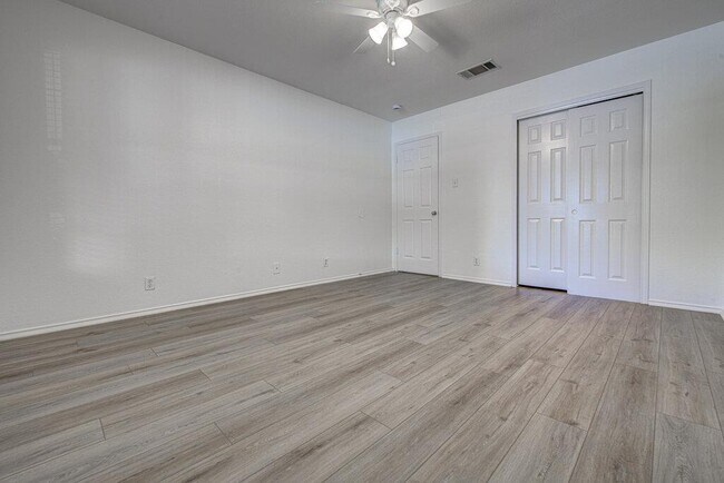 Building Photo - 207 Brentwood Dr