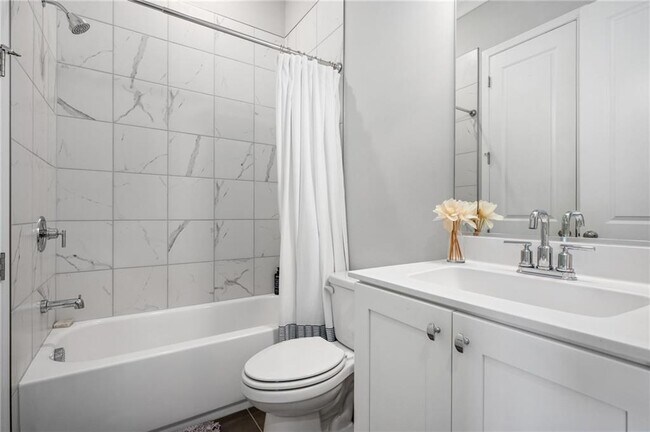 Building Photo - 1093 Kirkland Circle