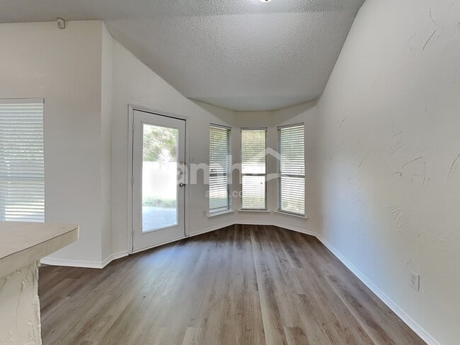 Building Photo - 3707 Sycamore Ln