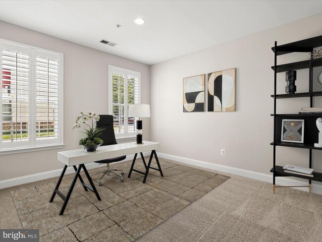 Building Photo - 5803 Lois Ln