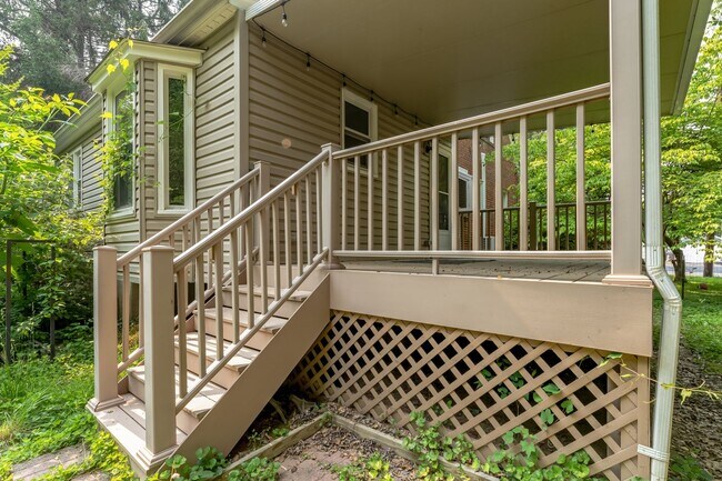 Building Photo - 4-bedroom, 2.5-bath home located in Upper Marlboro