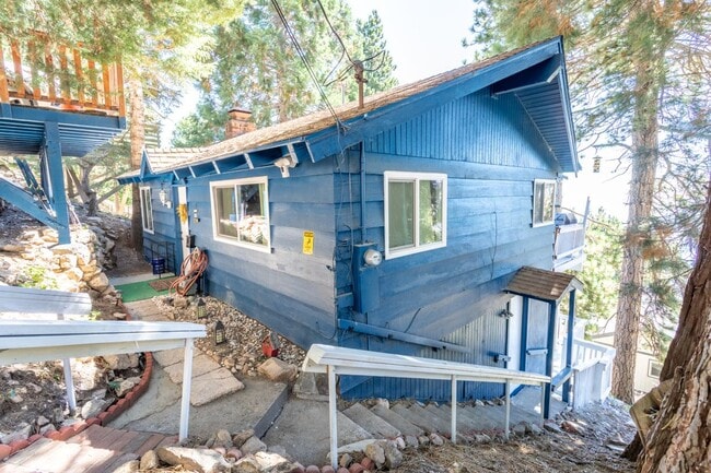 Building Photo - 31569 Panorama Dr