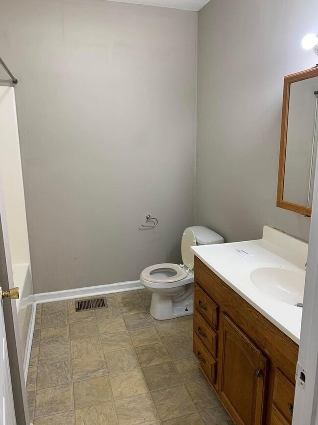 Building Photo - 1320 S Grand Ave