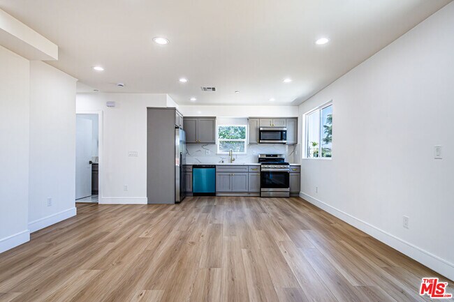 Building Photo - 2055 S Garth Ave