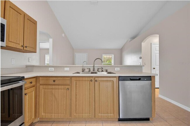 Building Photo - 83 Lynbrook Dr