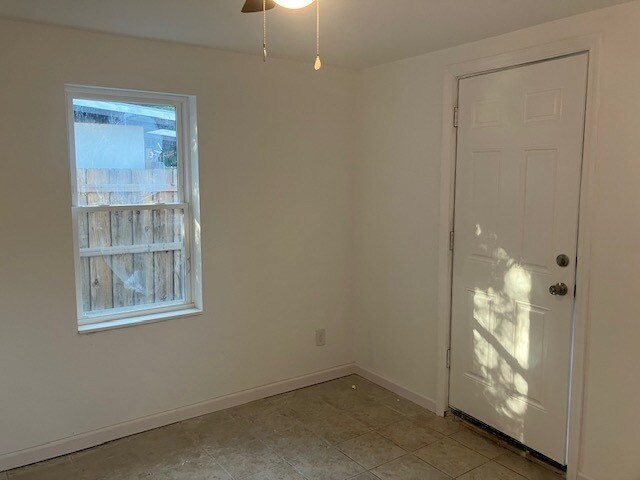 Primary Photo - 914 Stinson St