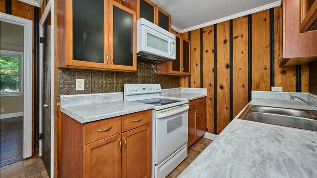 Building Photo - Near the Nashville Airport: 2BR, 1BA house...