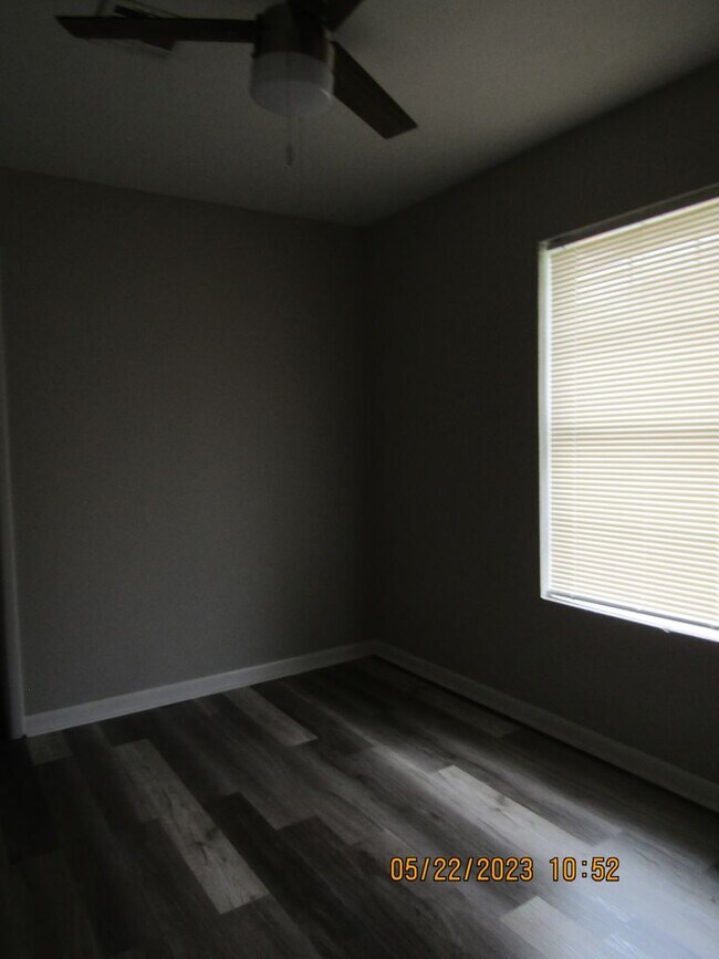 Building Photo - Very Nice Remodeled Duplex Home! No Pet Home!