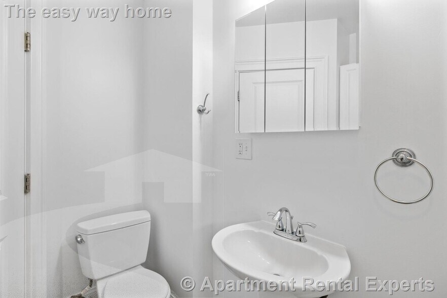 Building Photo - 122 Columbia St