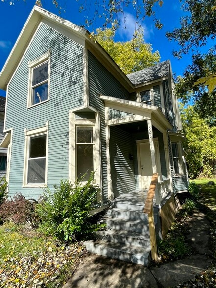 Front Porch - 825 10th St NW