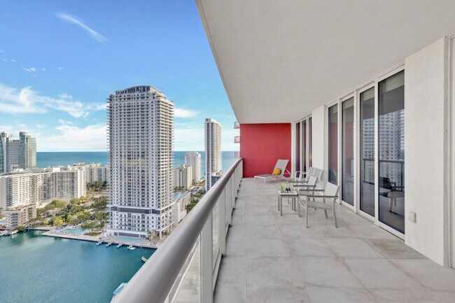 Building Photo - 2602 E Hallandale Beach Blvd