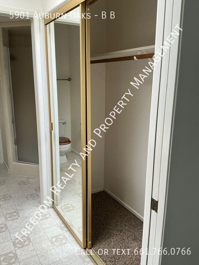 Building Photo - 5901 Auburn Oaks Dr