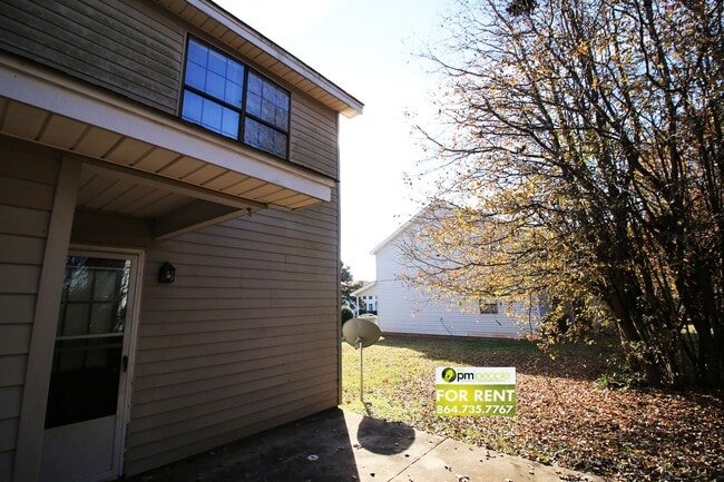 Building Photo - Convenient location