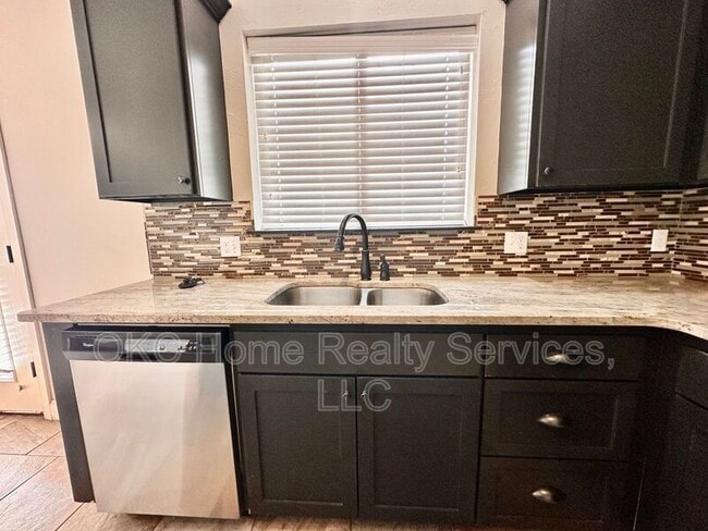 Building Photo - 2412 SE 92nd Terrace