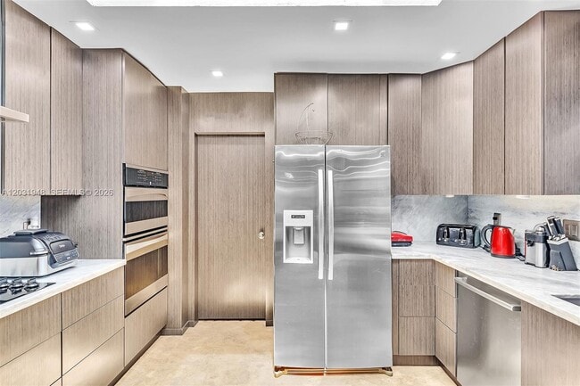 Building Photo - 5602 S Travelers Palm Ln