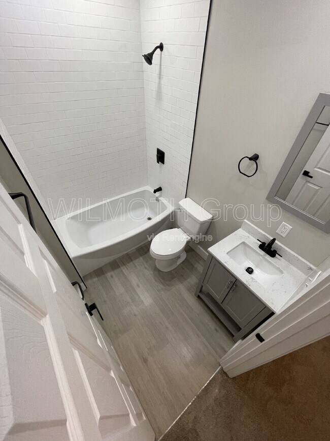 Building Photo - 321 E 31st St