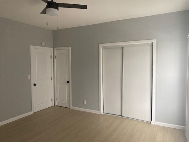 Interior Photo - 1984 Park Grove Ave