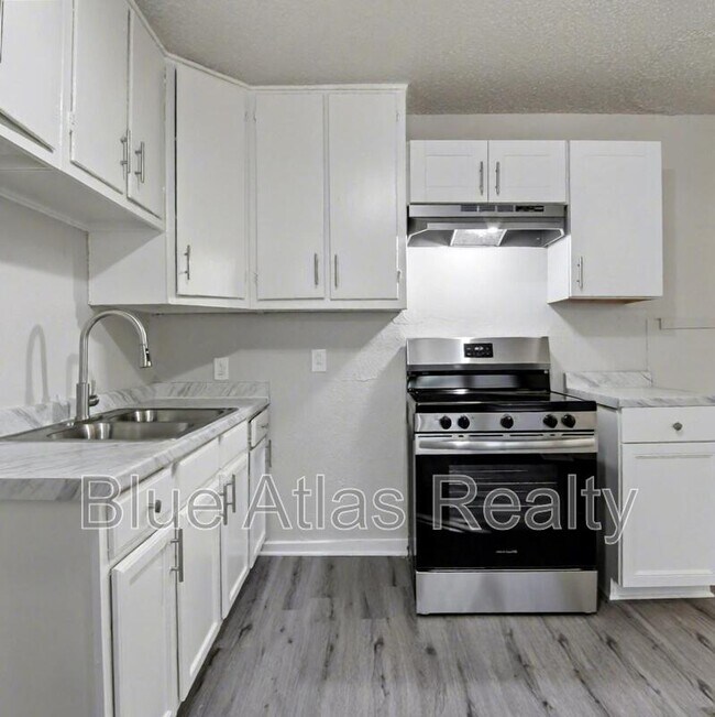 Building Photo - 4024 Wiman Dr