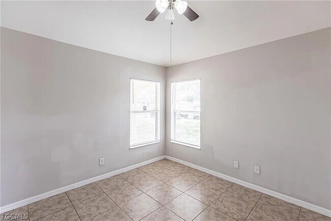 Building Photo - 2130 NE 8th Pl