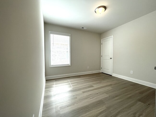 Building Photo - 12869 Tallulah Dr
