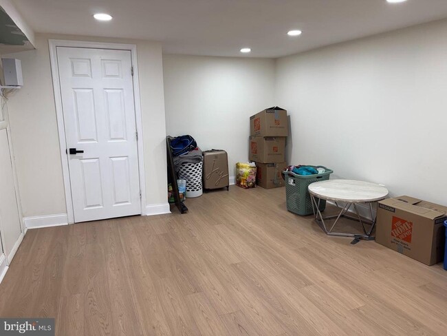 Building Photo - 6302 Hegerman St