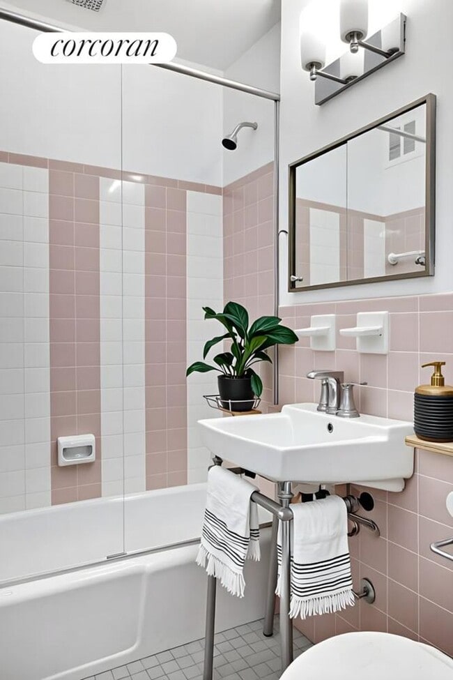 Building Photo - 2790 Broadway