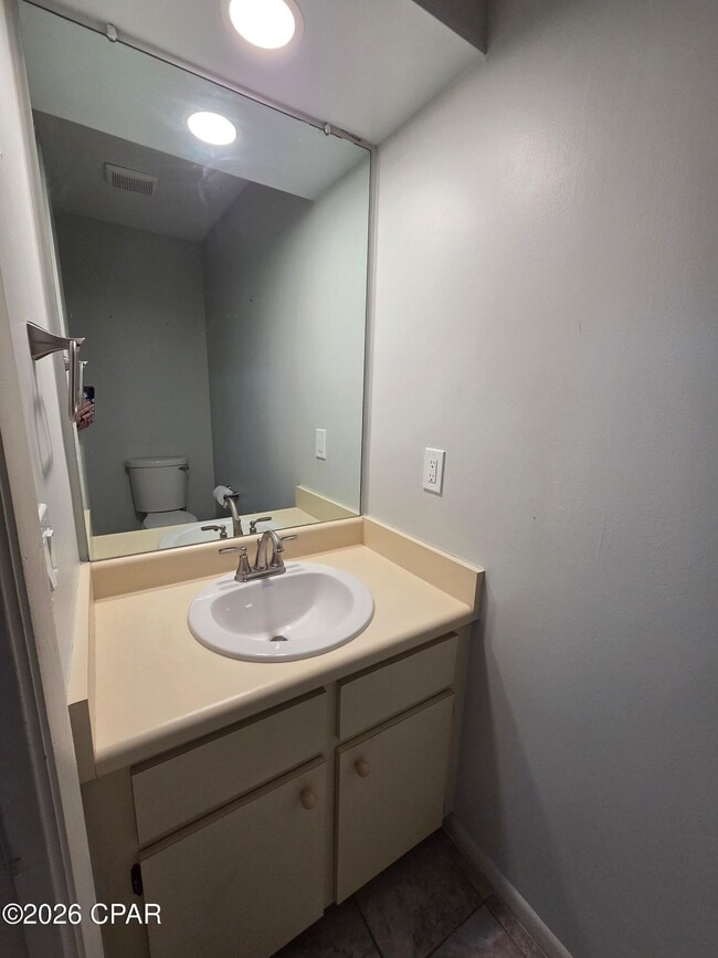 Building Photo - 7125 N Lagoon Dr