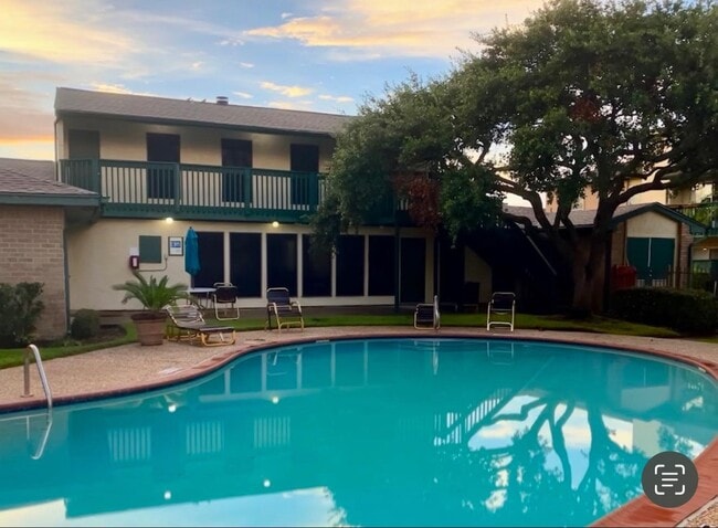 Building Photo - 1516 Bay Area Blvd