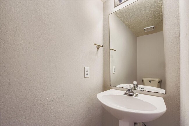 Building Photo - First month free in Lewisville