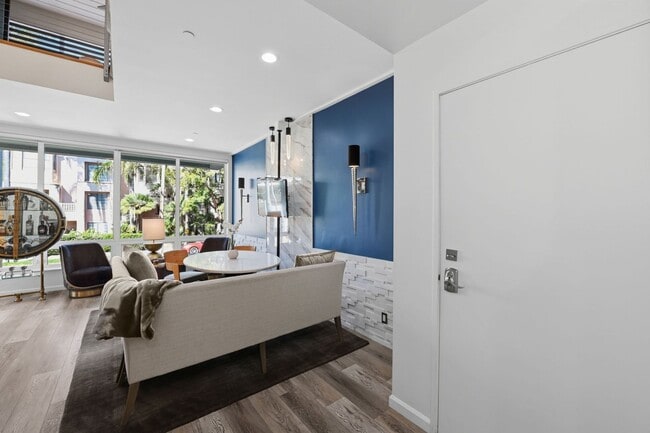 Building Photo - Furnished 2 bedroom