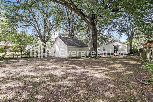 Building Photo - 3621 Vanuys Rd