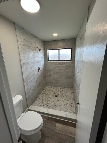 Building Photo - 114 Blue Heron Dr