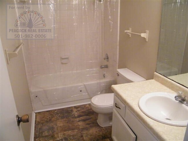 Building Photo - Newly Updated Property