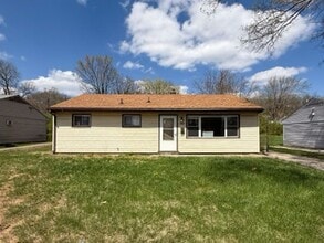 Building Photo - Property for rent in the quiet neighborhood of Highview Hills