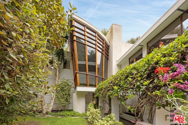 Building Photo - 3600 Mandeville Canyon Rd