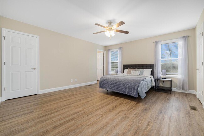 Building Photo - 2927 Watauga Rd