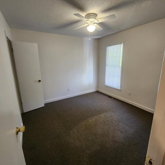 Building Photo - 217 Singletree Dr