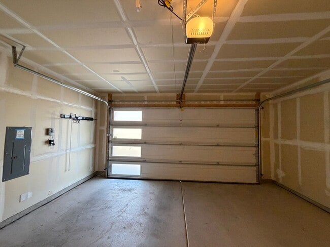 Building Photo - 3 Bedroom Townhome Near Juan Tabo Blvd SE & Four Hills!