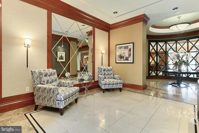 Building Photo - 8220 Crestwood Heights Dr