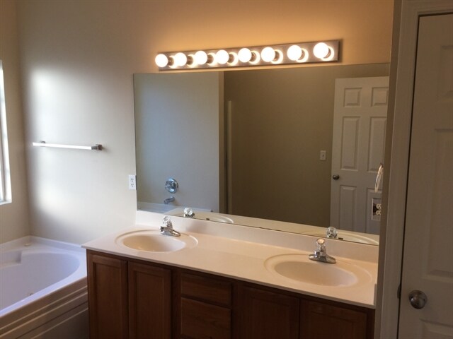 Building Photo - 204 Annesbury Ln