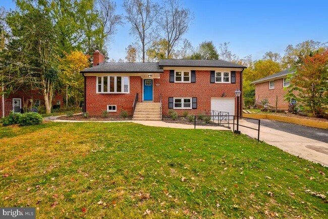 Building Photo - 1203 Brantford Ave