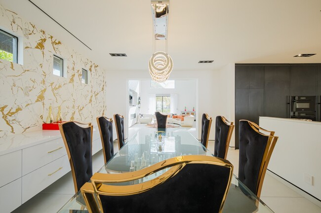 Building Photo - 25879 Chalmers Pl