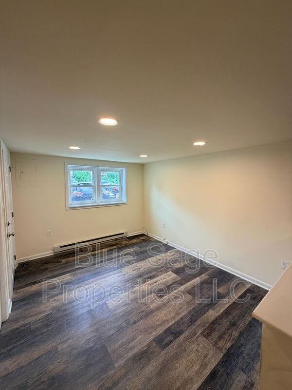 Building Photo - 2 E Manoa Rd